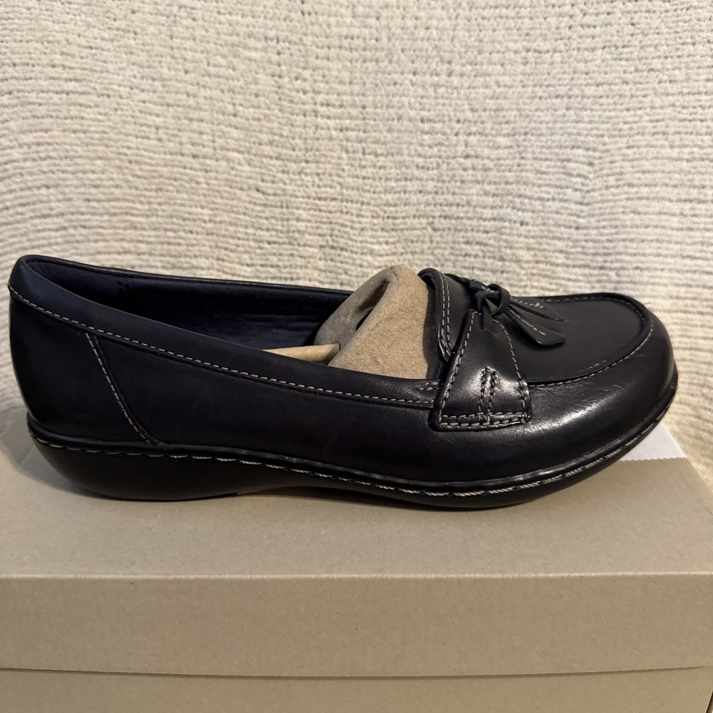 Clarks Ashland Bubble Navy Leather Women's Loafers Cushion Soft Shoes 7 XW New - Picture 4 of 16